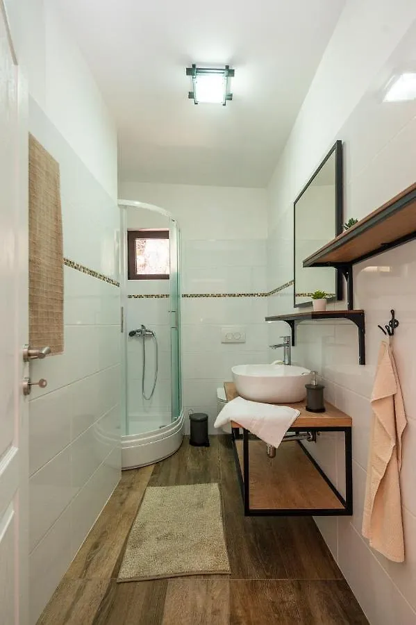 Kamp Mara Apartment Pakostane