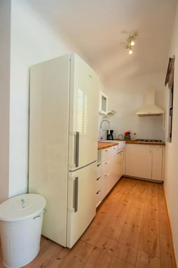 Kamp Mara Apartment Pakostane