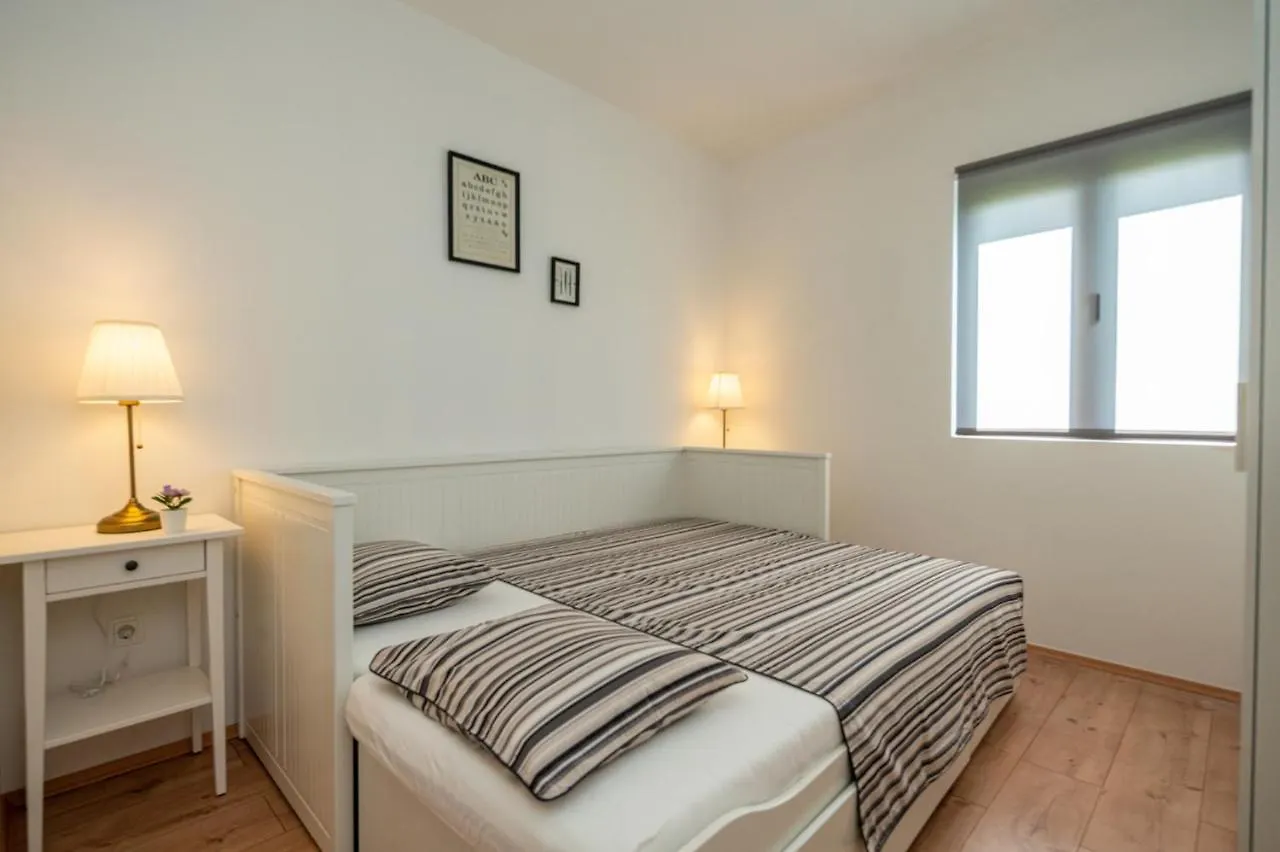 Kamp Mara Apartment Pakostane 0*,