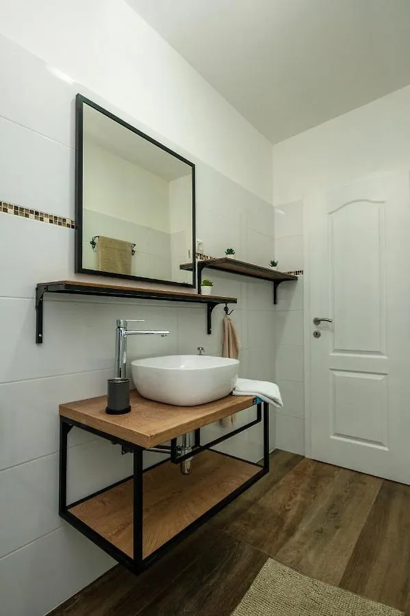 Kamp Mara Apartment Pakostane