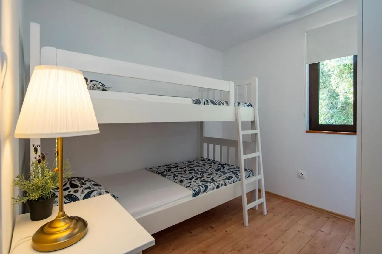 Kamp Mara Apartment Pakostane