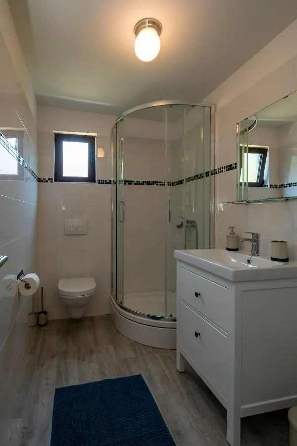 Kamp Mara Apartment Pakostane