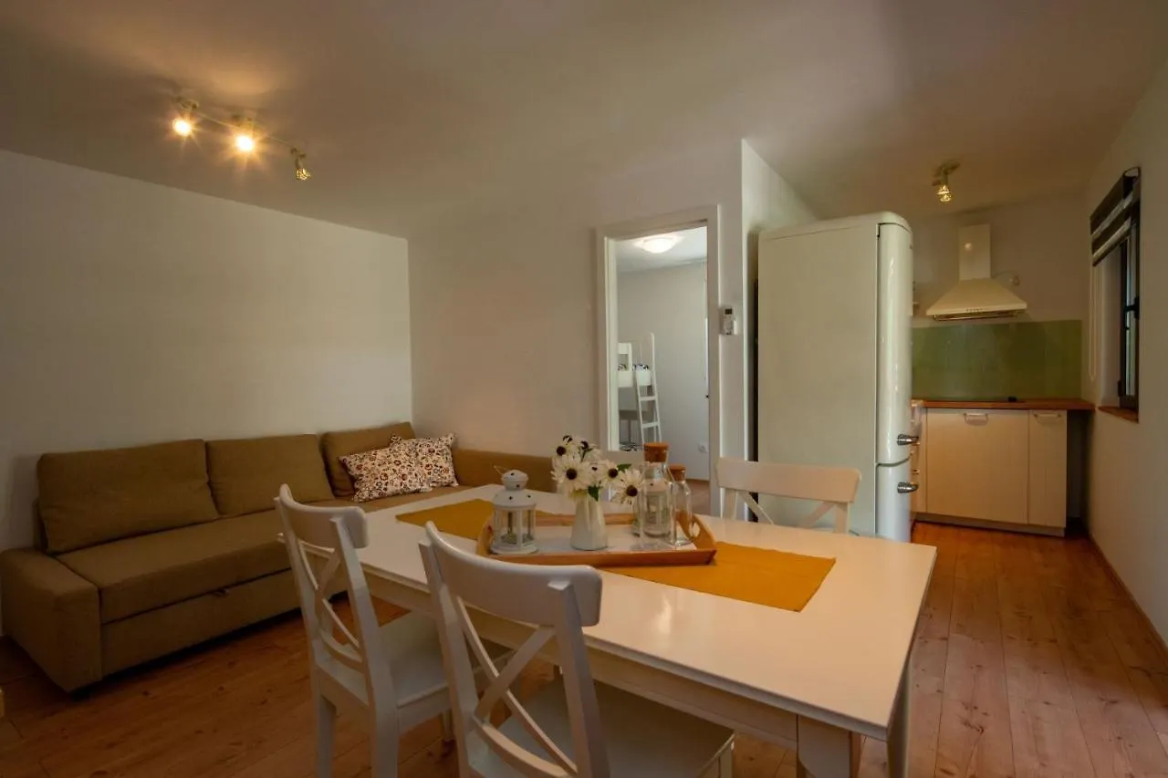 Kamp Mara Apartment Pakostane Croatia