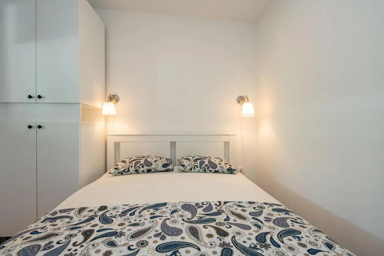 Kamp Mara Apartment Pakostane Croatia