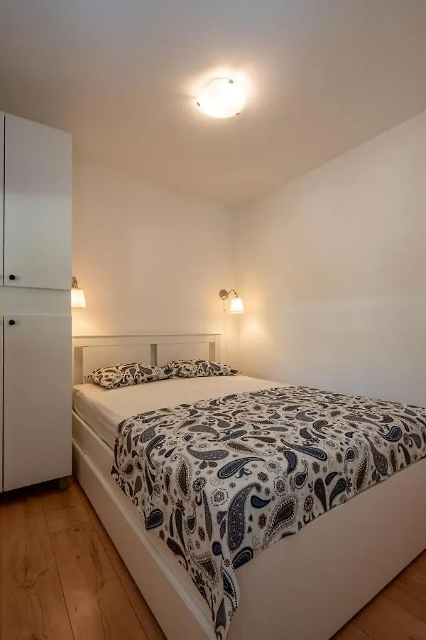 Kamp Mara Apartment Pakostane