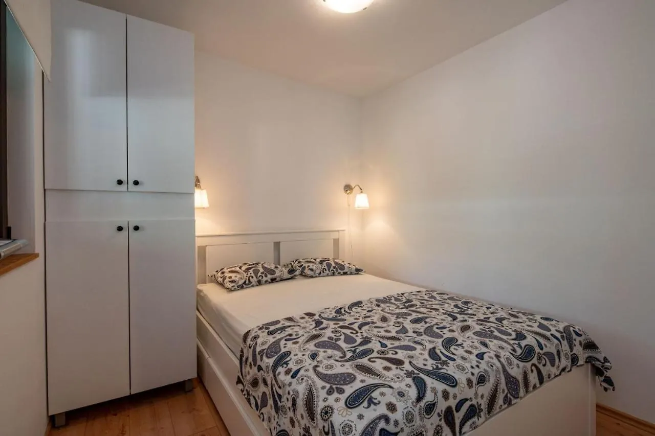 Kamp Mara Apartment Pakostane