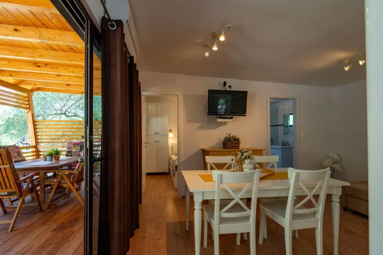 Kamp Mara Apartment Pakostane